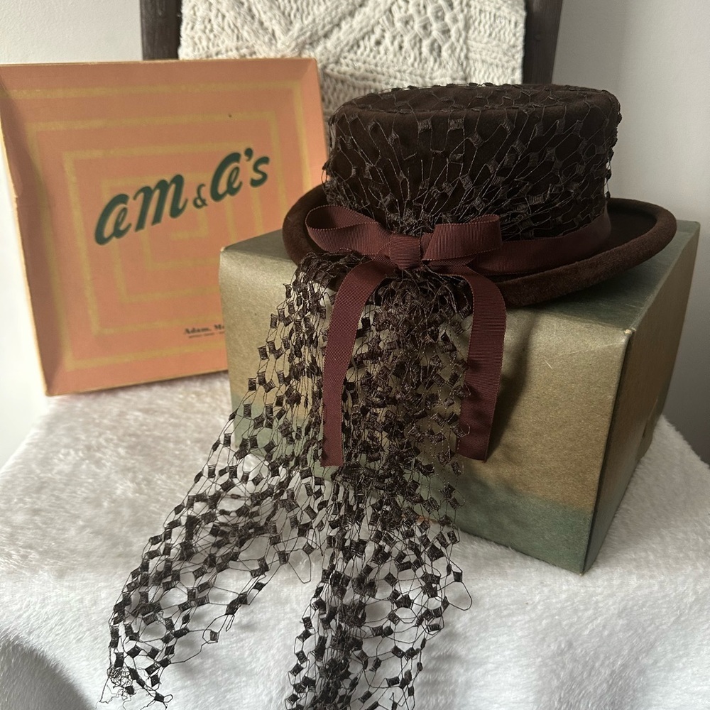 Vintage 1940’s Women’s Hat with Original Box